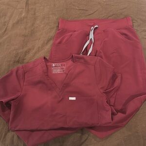 Figs Burgundy Scrub Set